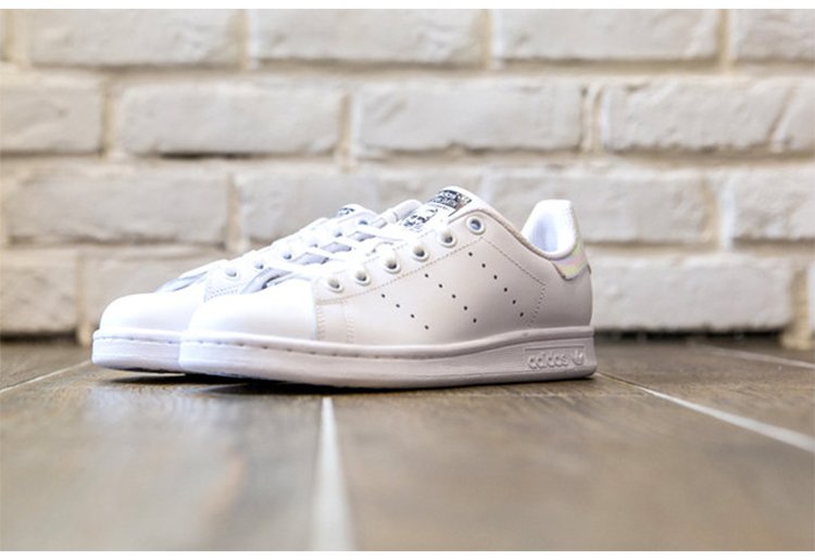 adidas Originals Women's Swift Run Sneaker - Image 2